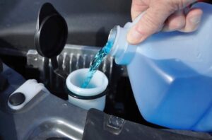 Opel Crossland cam suyu nereden konulur