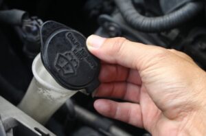 Opel Crossland cam suyu nereden konulur